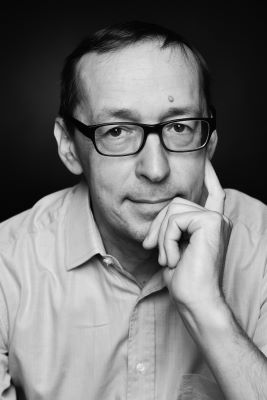 Thomas Öchsner ist seit mehr als 30 Jahren Finanzjournalist und war leitender Redakteur in der Wirtschaftsredaktion der Süddeutschen Zeitung. Unter anderem hat er einen Finanzplaner für Beamte geschrieben.